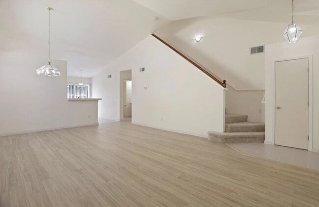 Building Photo - 5451 Governor Cir
