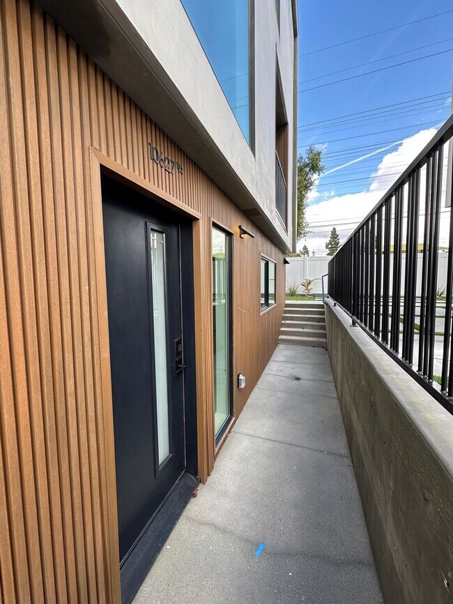 Foto del edificio - 10627 Hatteras St