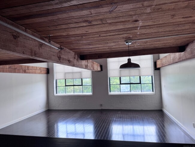 Building Photo - 68 Thermos Ave