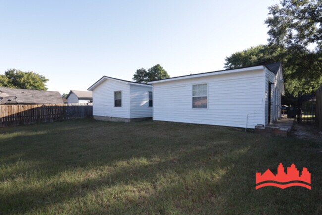 Building Photo - 4721 Bradford Dr