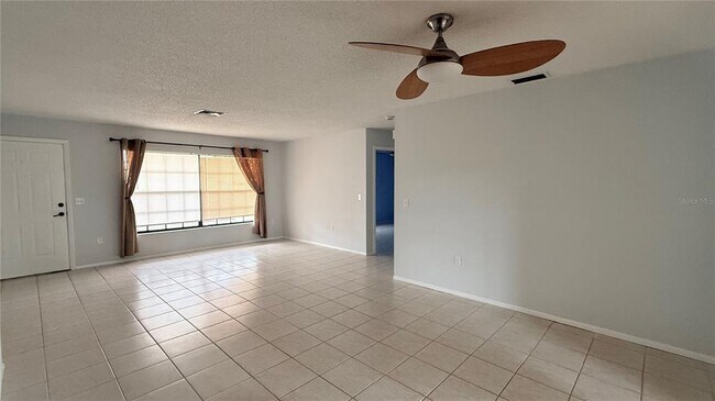 Foto del edificio - 7846 Royal Hart Dr