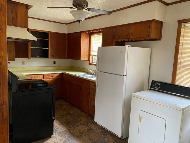 Foto del edificio - come look at this 3 bedroom 1 bathroom home