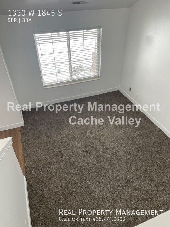 Building Photo - Beautiful Newly updated 5 bedroom home wit...