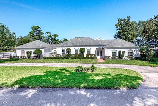 Building Photo - 8150 Hunters Grove Rd