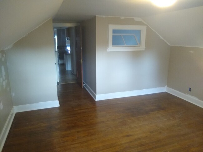 Building Photo - 31 Cardinal Ave