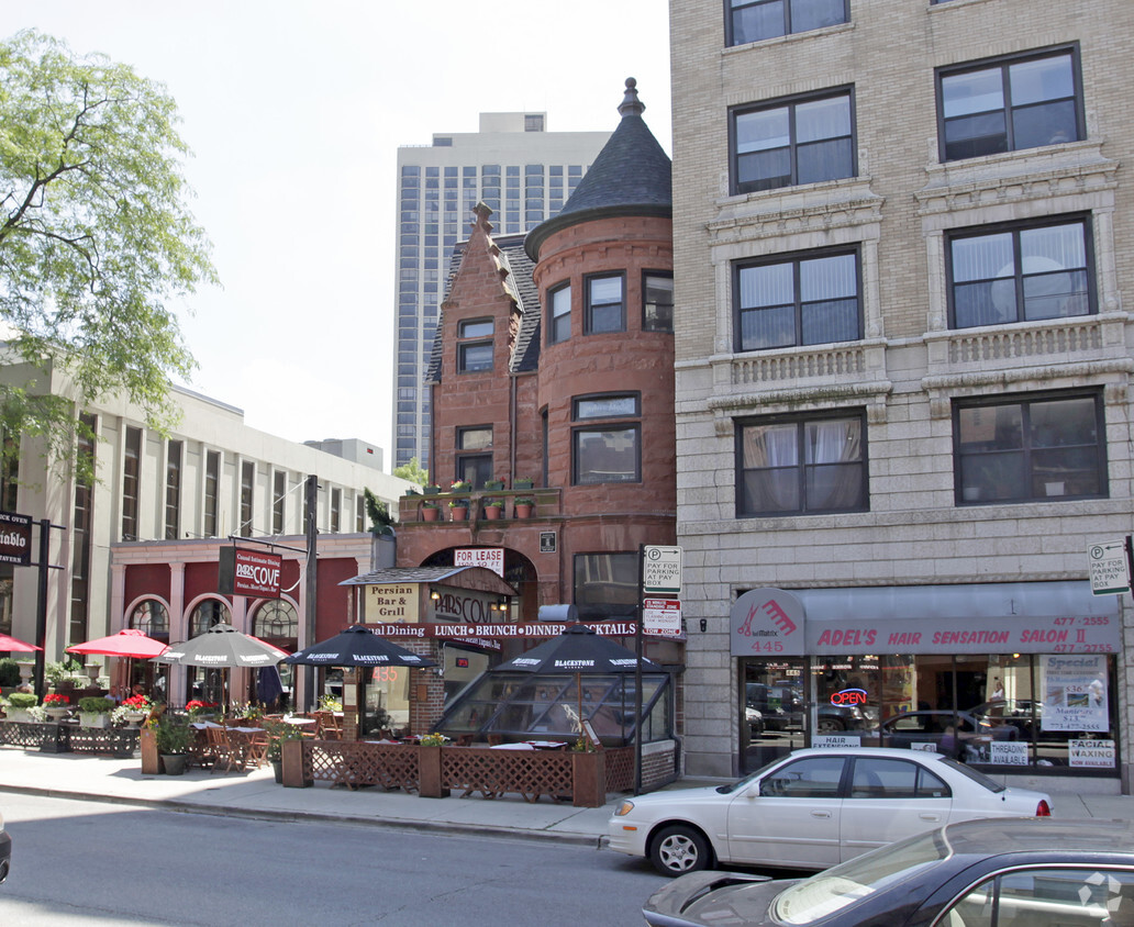 Building Photo - 435 W Diversey Pky