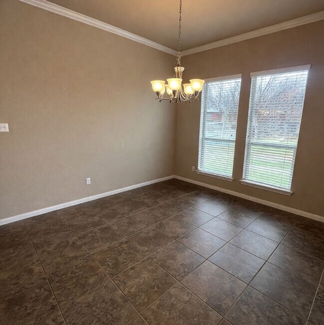 Foto del edificio - AVAILABLE FOR VIEWING NOW!!!