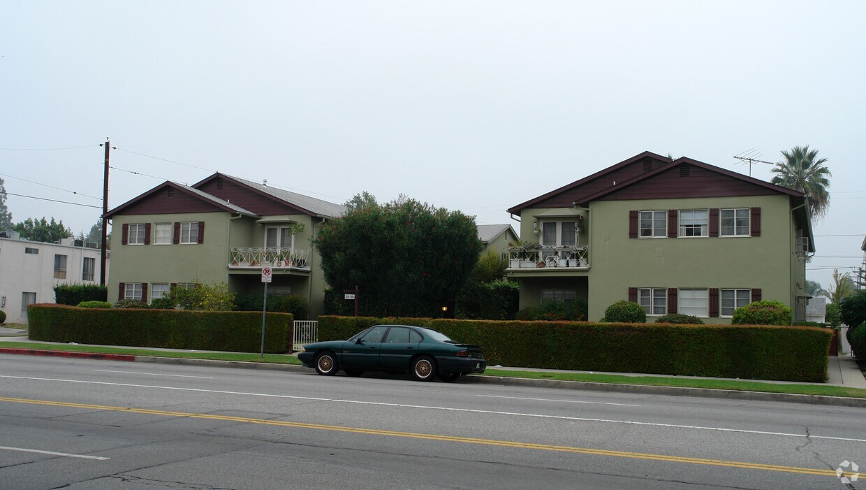 Foto del edificio - 5854 Woodman Ave
