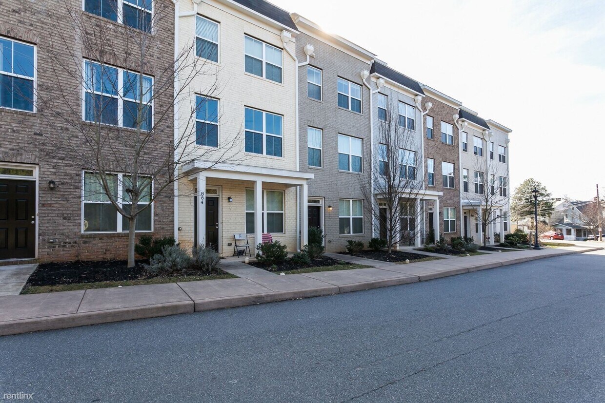 Foto principal - 4 br, 3.5 bath House - 866 Estes St