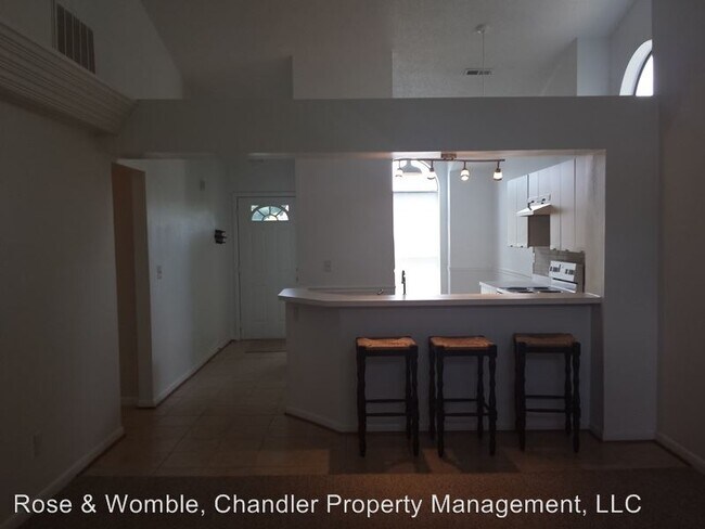 Building Photo - 2 br, 1 bath House - 529 E. Lake Circle