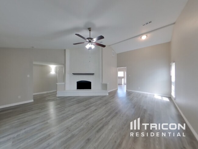 Building Photo - 496 Justice Dr