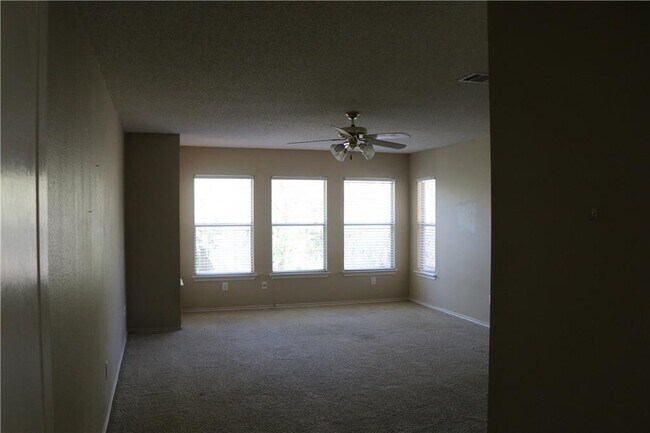 Foto del edificio - 8304 Montoya Cir