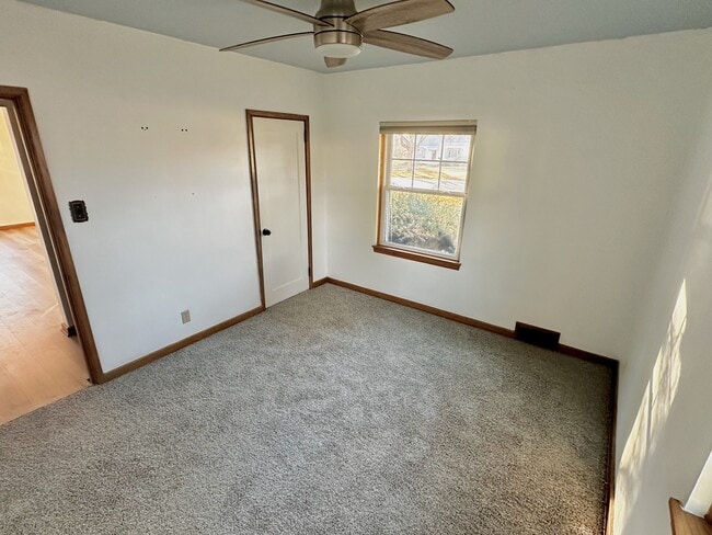 Dormitorio 1 - 3278 N 82nd St