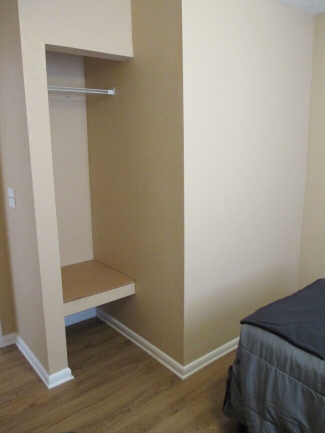 Foto del edificio - 702 Hughlett Ave