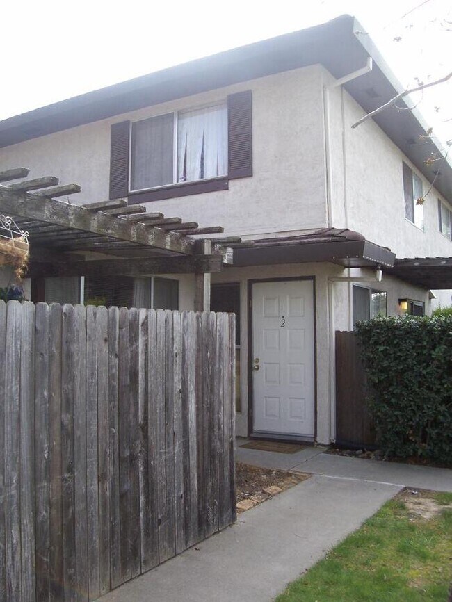 Foto del edificio - 2 Bed/1 Bath Foothill Farms Condo with Private Patio