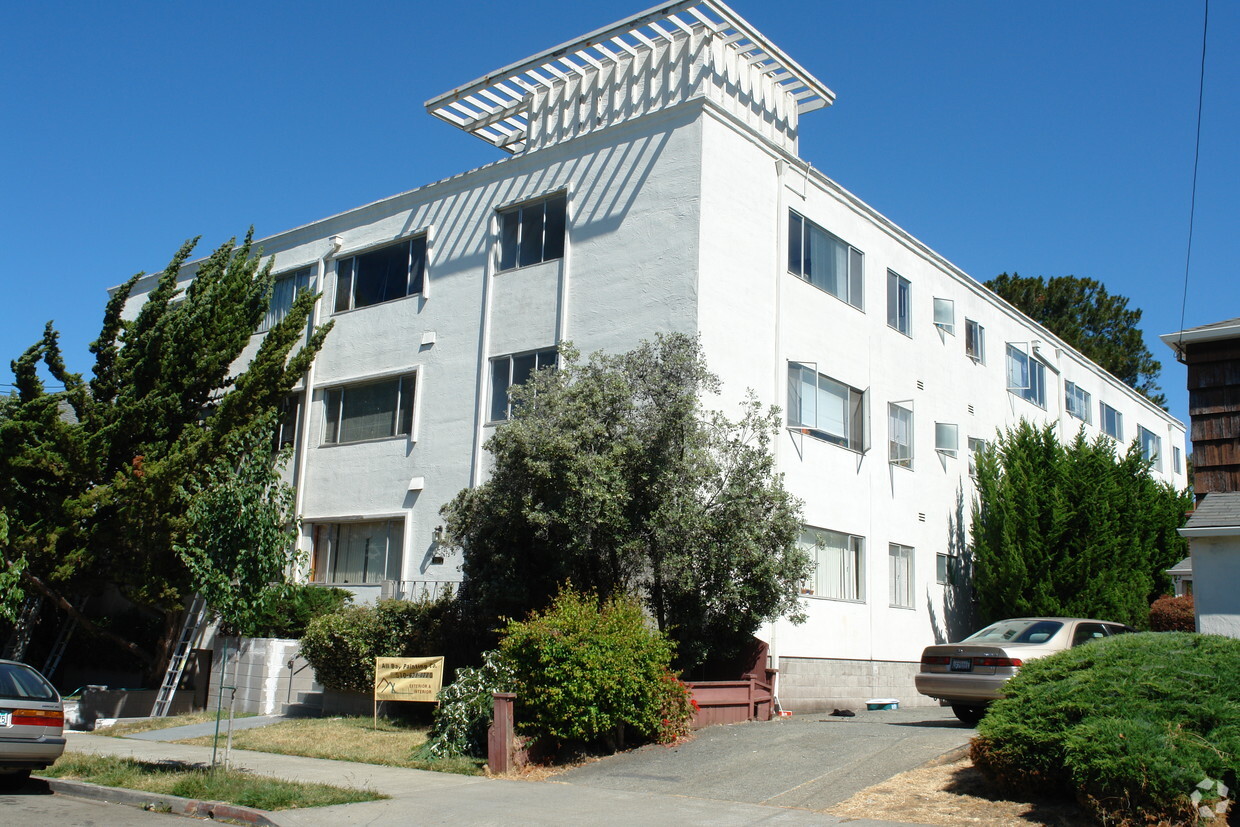 Primary Photo - 2321 Russell St