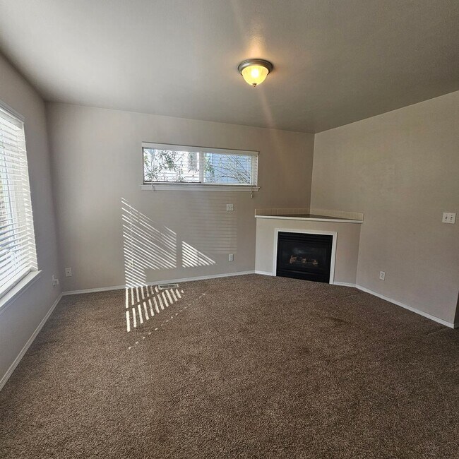 Foto del edificio - Beautiful Home with Mt. Rainier Views – Close to PSNS & Ferries