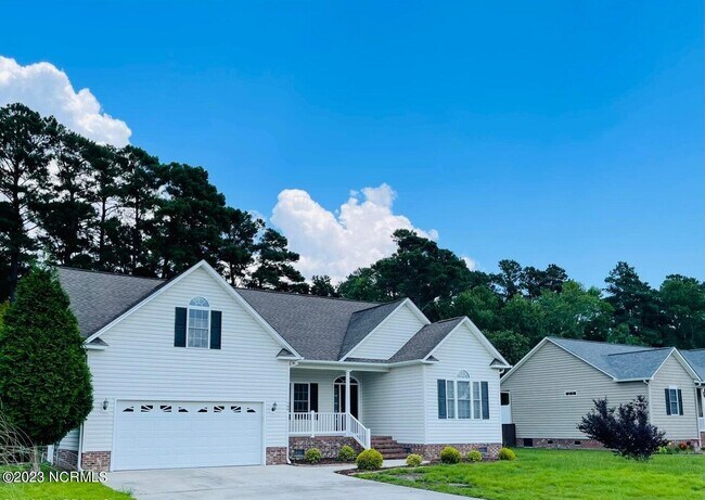 Building Photo - 166 Laura Dr