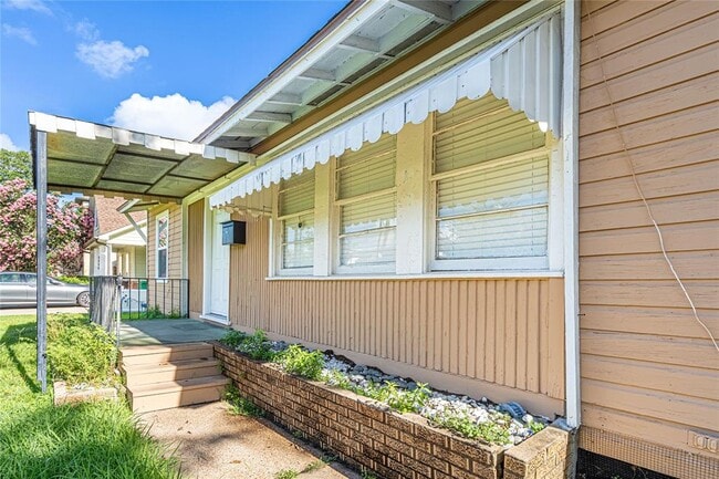 Building Photo - 1726 Du Barry Ln