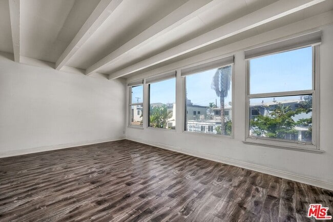 Foto del edificio - 130 Montreal St