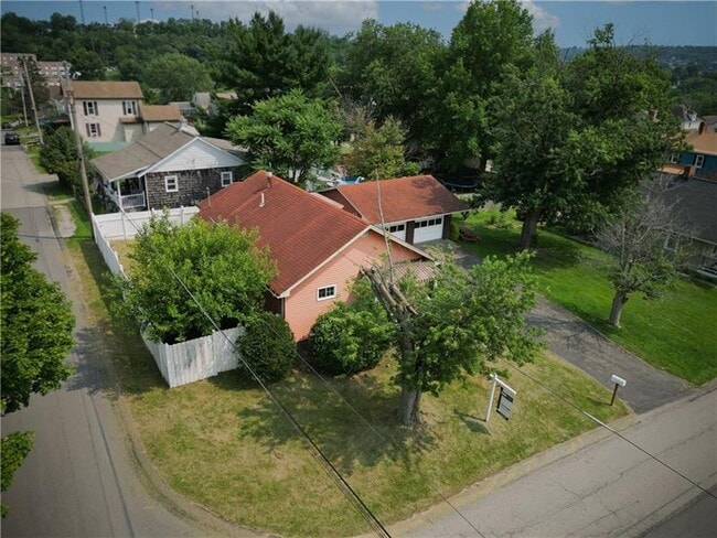 Building Photo - 490 Glenn St