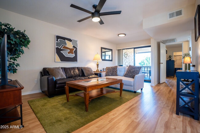 Foto del edificio - 4950 N Miller Rd