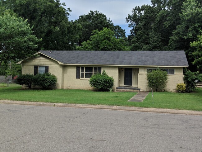 Foto del edificio - West Side Russellville Three Beds and Two ...