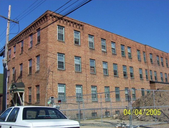 Building Photo - 738 Academy St