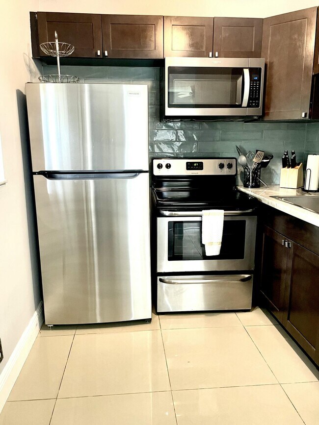 Foto del edificio - 408 SE 12th Ct