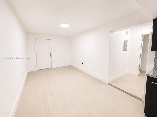 Building Photo - 2829 SW 32nd Ct