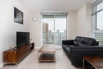 Building Photo - 9377-9111 111 St NW