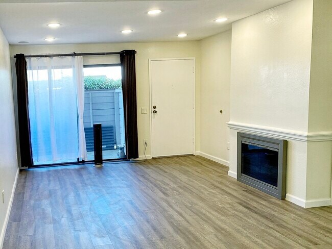 Building Photo - 9120 Gramercy Dr