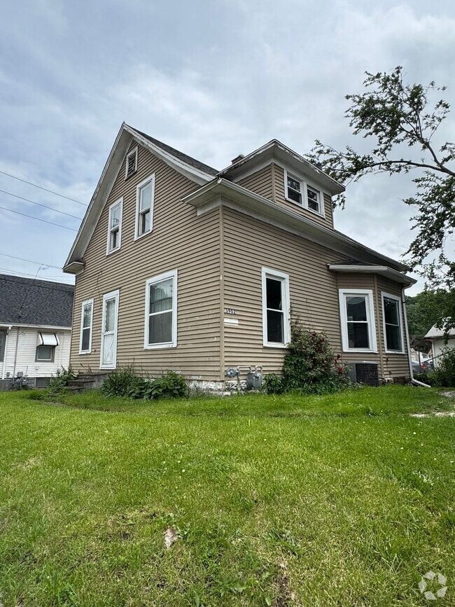 Building Photo - 3902 4th Ave