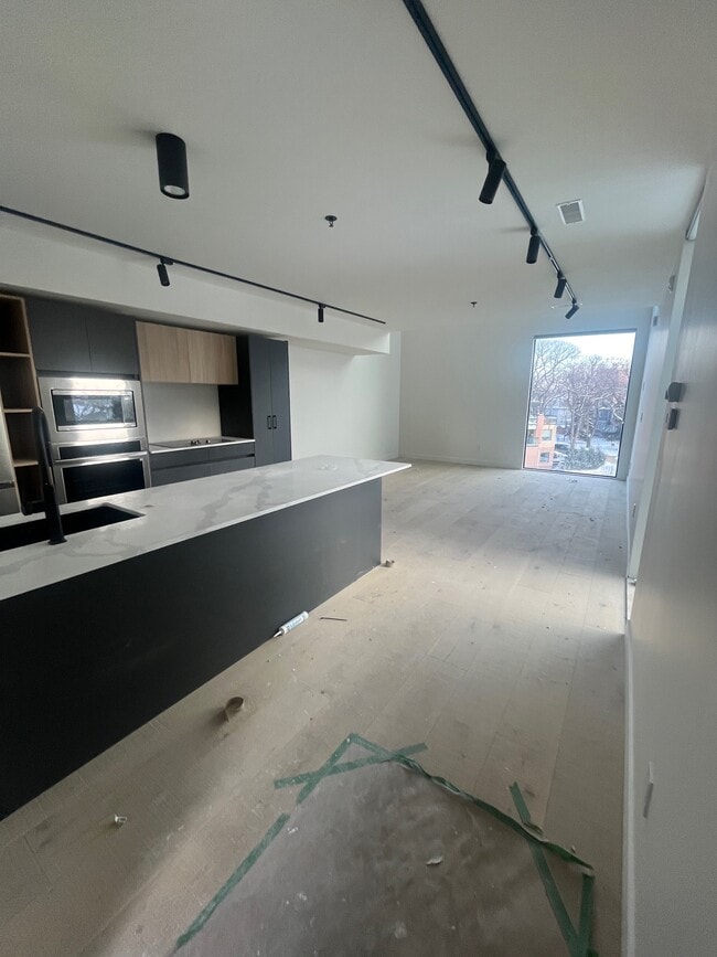 Building Photo - 238-238 Wellington Crescent