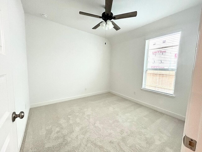 Building Photo - 211 Sierra Strm Ln