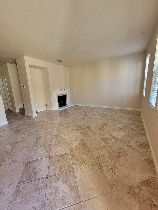 Foto del edificio - Gorgeous Condo in the heart of Folsom Community