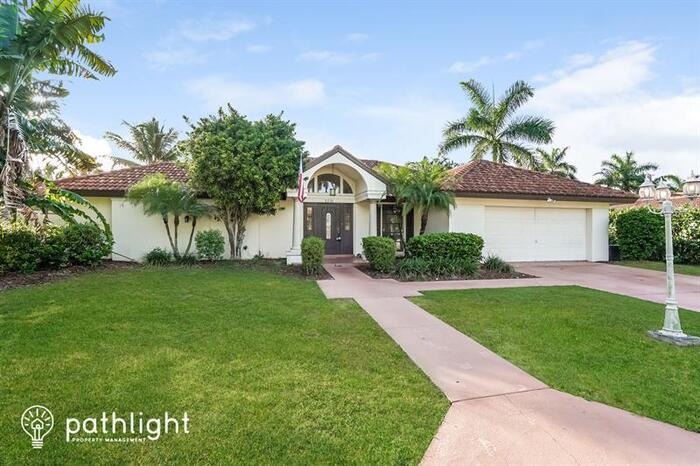 Primary Photo - 5231 Greenbriar Dr, Fort Myers, FL, 33919