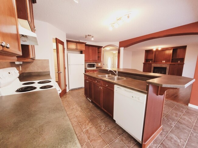 Building Photo - 1796 Melrose Crescent SW