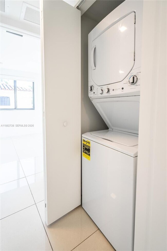 Foto del edificio - 1971 Bay Dr