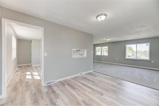 Building Photo - 1723 Leaf Crest Dr