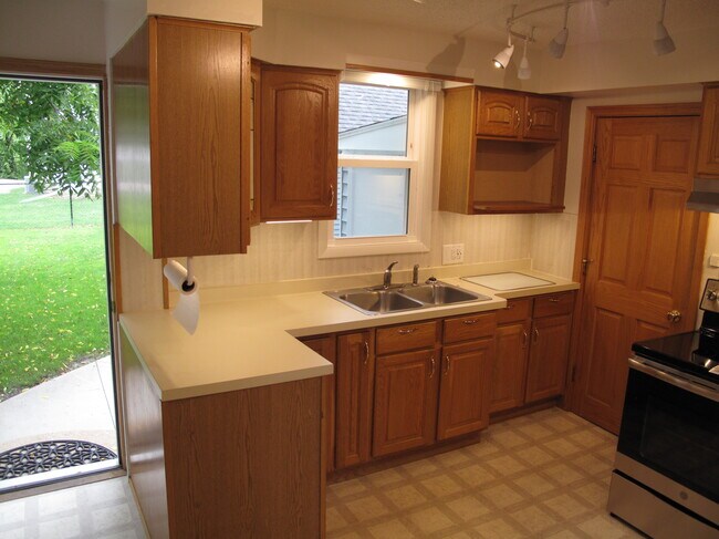 Kitchen - 537 2nd Ave NW