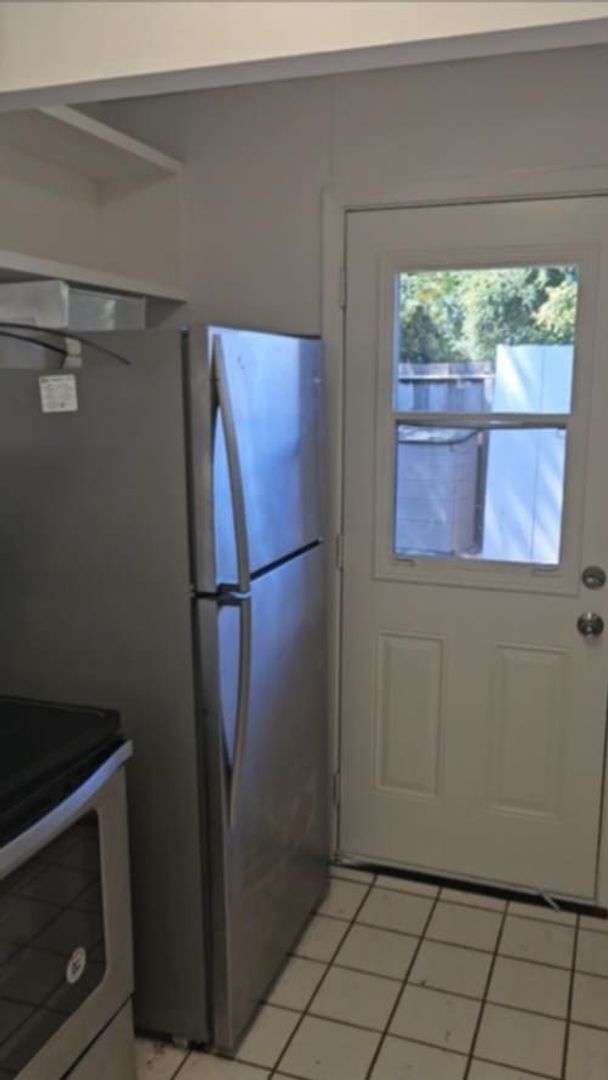 Foto del edificio - BEAUTIFUL "Blue Bungalow" 4 Bed/3 Bath Hom...