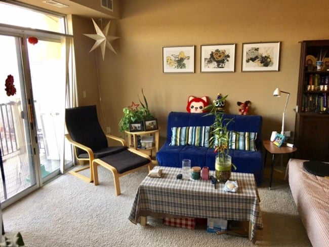 living room - 2600 University Ave SE
