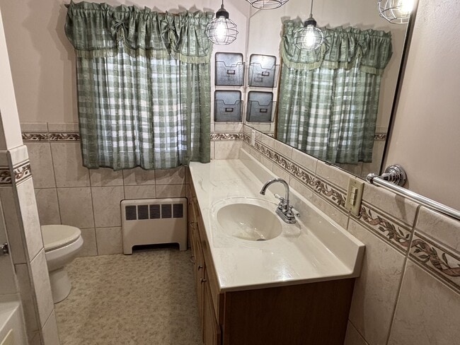 Building Photo - 18 Bender St NE