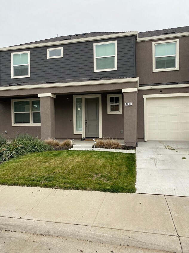 1206 Golden Angel Way, Sacramento, CA 95838 House Rental in