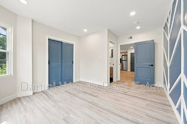 Building Photo - 944 W Lycoming St
