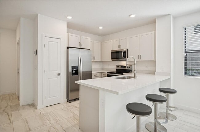 Building Photo - 180 SE 5th Ct