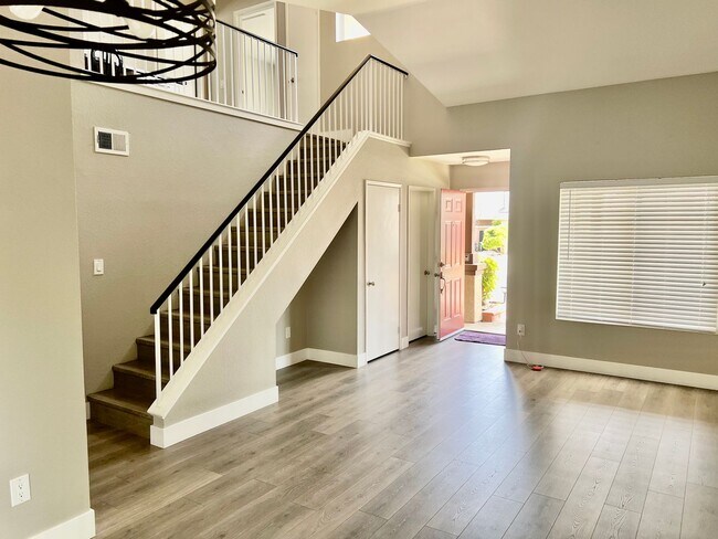 Foto del edificio - Nice 2 Story Family Home