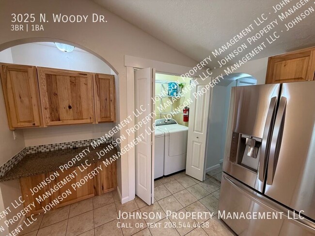 Building Photo - 3025 N Woody Ln
