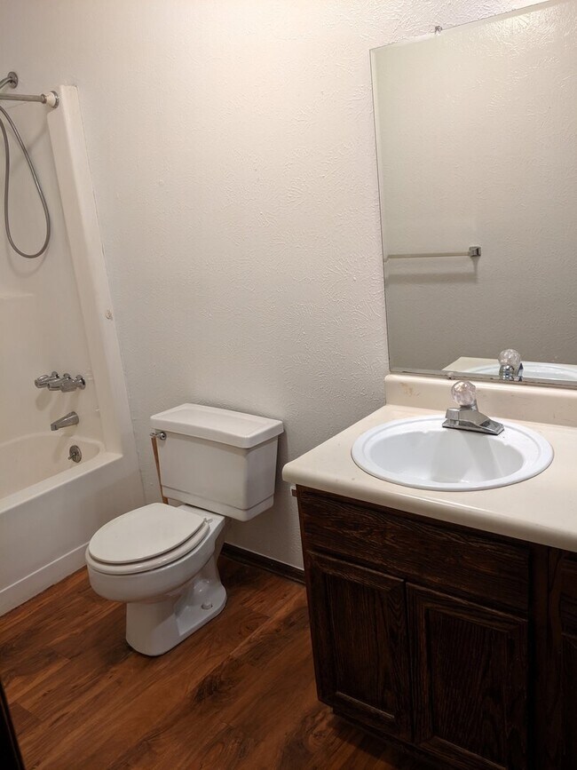 Foto del edificio - 11-13 Newby Pl